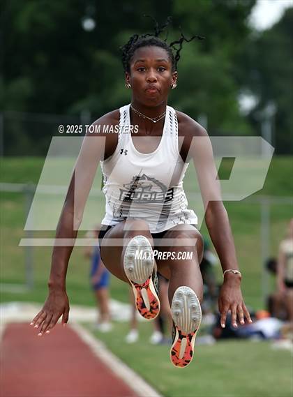 Thumbnail 2 in NCISAA D1 Championship (Long Jump) photogallery.