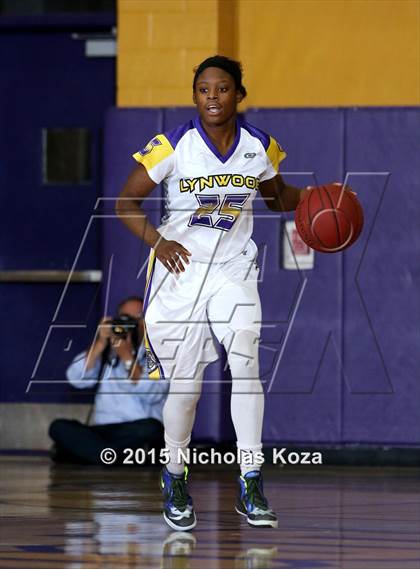Thumbnail 2 in Valencia vs. Lynwood (CIF SS Playoffs) photogallery.