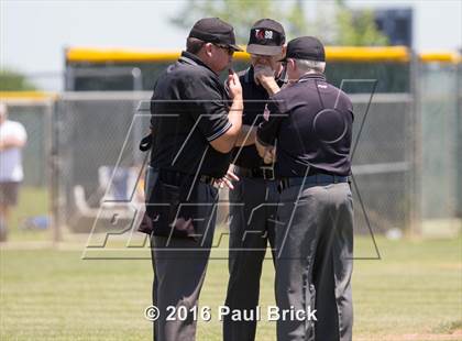 Thumbnail 1 in Lake Travis vs. Stony Point (Bi-District 6A 2nd Round) photogallery.
