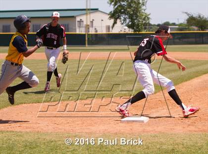 Thumbnail 2 in Lake Travis vs. Stony Point (Bi-District 6A 2nd Round) photogallery.