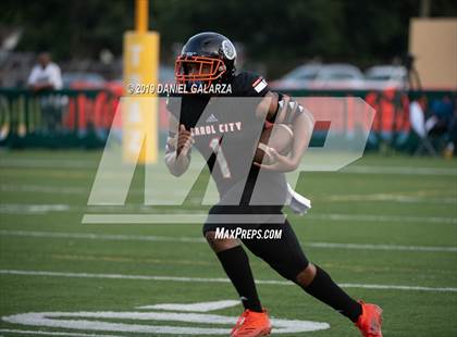 Thumbnail 3 in Carol City vs Central photogallery.