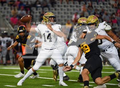 Thumbnail 1 in Klein Collins vs Klein Oak photogallery.