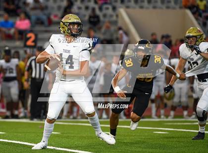 Thumbnail 2 in Klein Collins vs Klein Oak photogallery.