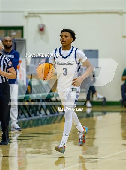 Thumbnail 3 in Bakersfield vs Davis Sr. (Santa Barbara Holiday Classic) photogallery.