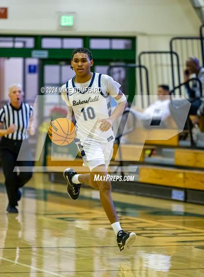 Thumbnail 2 in Bakersfield vs Davis Sr. (Santa Barbara Holiday Classic) photogallery.