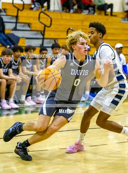 Thumbnail 1 in Bakersfield vs Davis Sr. (Santa Barbara Holiday Classic) photogallery.