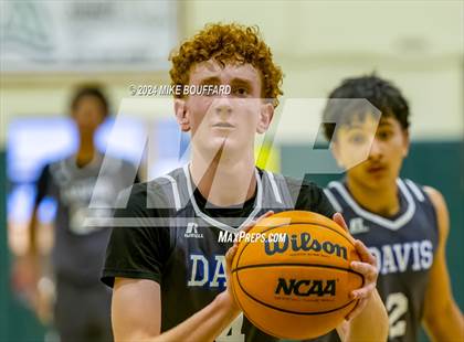 Thumbnail 3 in Bakersfield vs Davis Sr. (Santa Barbara Holiday Classic) photogallery.
