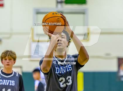 Thumbnail 2 in Bakersfield vs Davis Sr. (Santa Barbara Holiday Classic) photogallery.