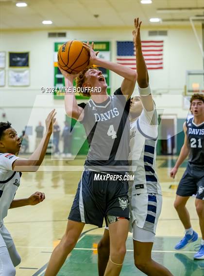 Thumbnail 3 in Bakersfield vs Davis Sr. (Santa Barbara Holiday Classic) photogallery.