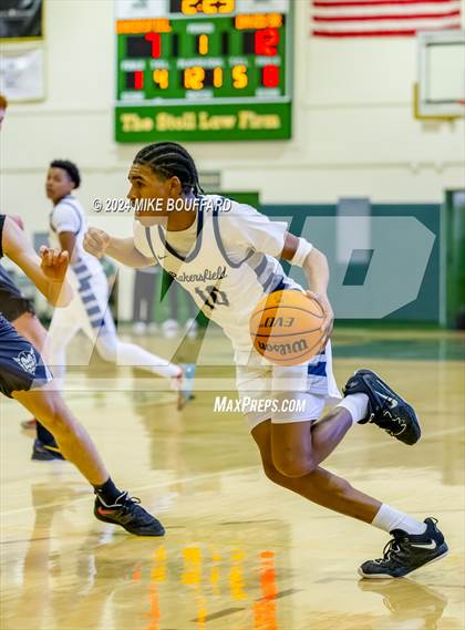 Thumbnail 3 in Bakersfield vs Davis Sr. (Santa Barbara Holiday Classic) photogallery.