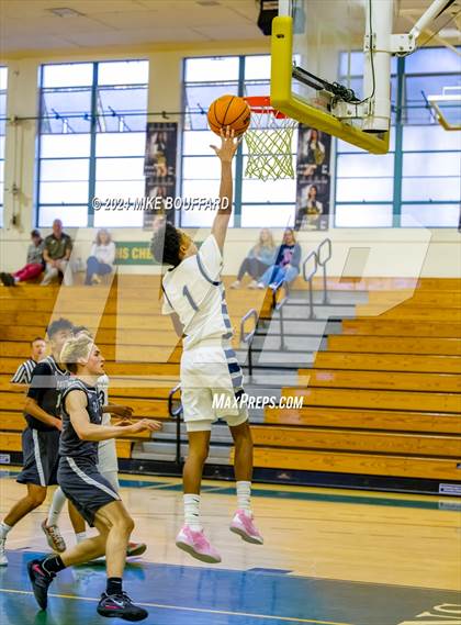 Thumbnail 3 in Bakersfield vs Davis Sr. (Santa Barbara Holiday Classic) photogallery.