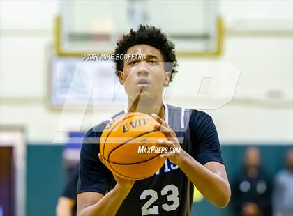 Thumbnail 3 in Bakersfield vs Davis Sr. (Santa Barbara Holiday Classic) photogallery.