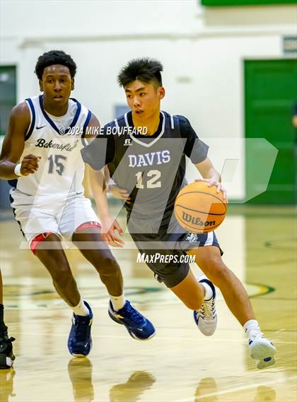 Thumbnail 1 in Bakersfield vs Davis Sr. (Santa Barbara Holiday Classic) photogallery.