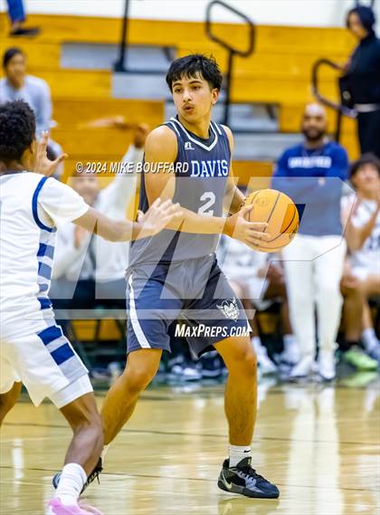 Thumbnail 3 in Bakersfield vs Davis Sr. (Santa Barbara Holiday Classic) photogallery.