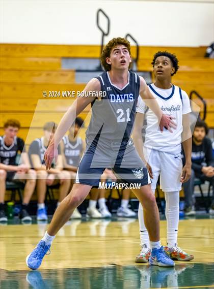 Thumbnail 2 in Bakersfield vs Davis Sr. (Santa Barbara Holiday Classic) photogallery.
