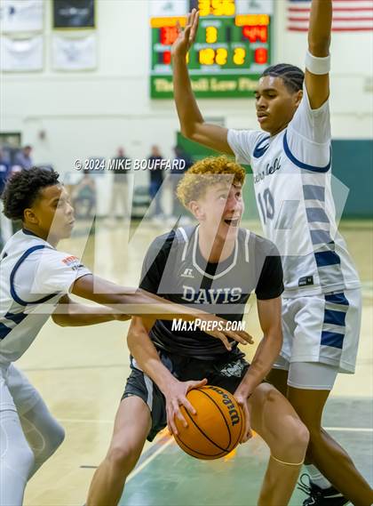 Thumbnail 2 in Bakersfield vs Davis Sr. (Santa Barbara Holiday Classic) photogallery.