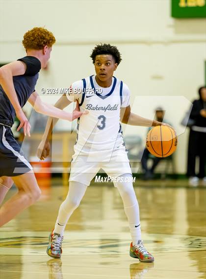 Thumbnail 2 in Bakersfield vs Davis Sr. (Santa Barbara Holiday Classic) photogallery.