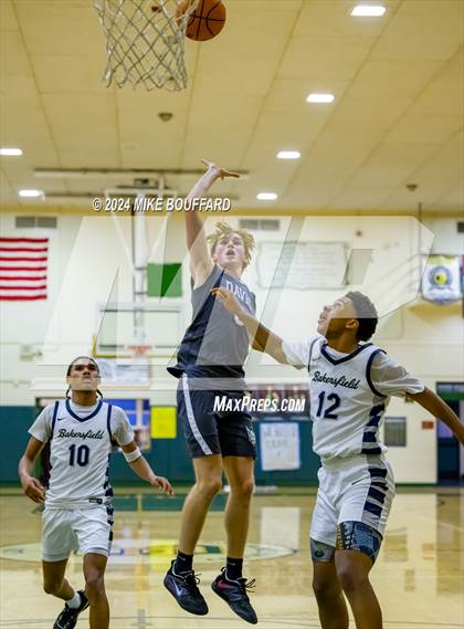 Thumbnail 3 in Bakersfield vs Davis Sr. (Santa Barbara Holiday Classic) photogallery.