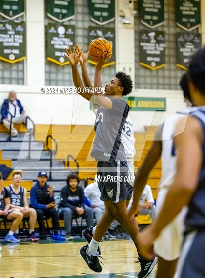 Thumbnail 3 in Bakersfield vs Davis Sr. (Santa Barbara Holiday Classic) photogallery.
