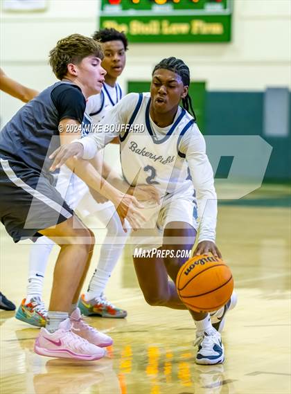 Thumbnail 2 in Bakersfield vs Davis Sr. (Santa Barbara Holiday Classic) photogallery.