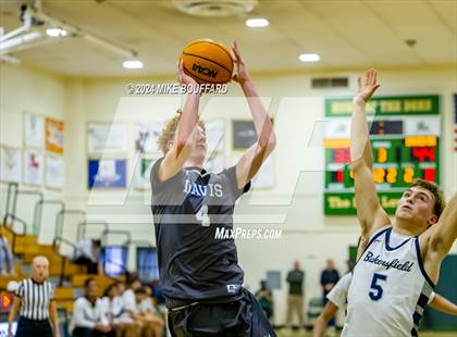 Thumbnail 3 in Bakersfield vs Davis Sr. (Santa Barbara Holiday Classic) photogallery.