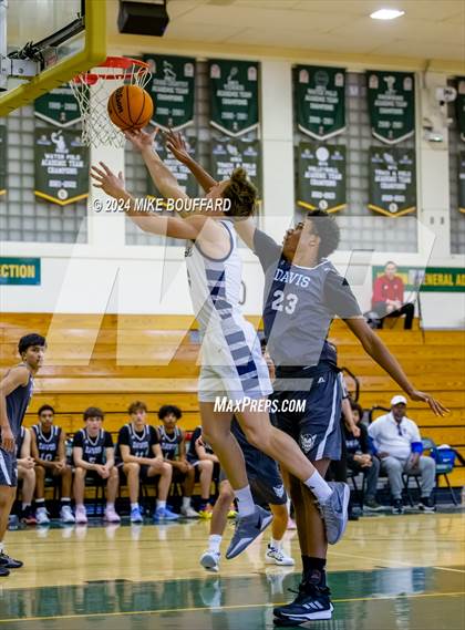Thumbnail 2 in Bakersfield vs Davis Sr. (Santa Barbara Holiday Classic) photogallery.