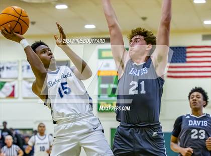 Thumbnail 3 in Bakersfield vs Davis Sr. (Santa Barbara Holiday Classic) photogallery.