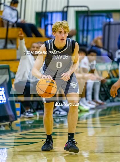 Thumbnail 3 in Bakersfield vs Davis Sr. (Santa Barbara Holiday Classic) photogallery.