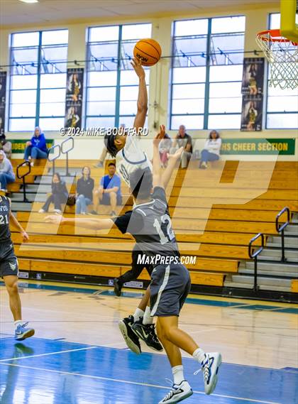 Thumbnail 2 in Bakersfield vs Davis Sr. (Santa Barbara Holiday Classic) photogallery.