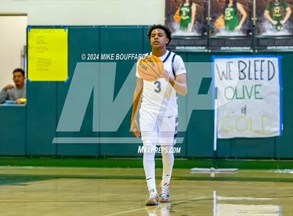 Thumbnail 1 in Bakersfield vs Davis Sr. (Santa Barbara Holiday Classic) photogallery.