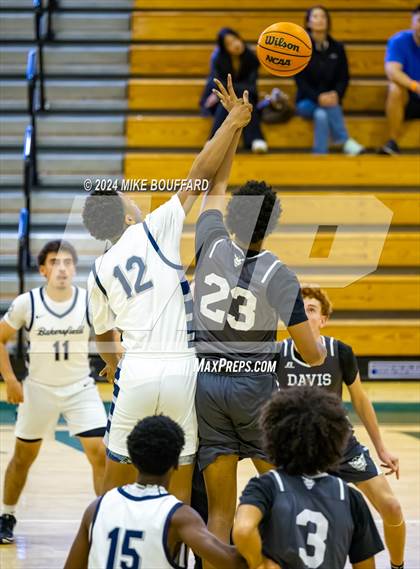 Thumbnail 3 in Bakersfield vs Davis Sr. (Santa Barbara Holiday Classic) photogallery.