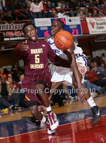 Thumbnail 2 in New Rochelle vs. Mt. Vernon (Section 1 Class AA Semifinal) photogallery.