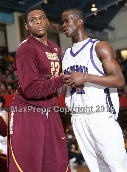 Thumbnail 2 in New Rochelle vs. Mt. Vernon (Section 1 Class AA Semifinal) photogallery.