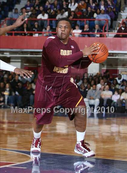Thumbnail 2 in New Rochelle vs. Mt. Vernon (Section 1 Class AA Semifinal) photogallery.