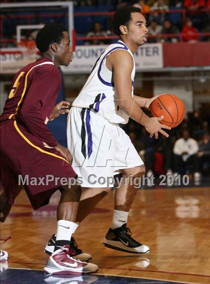 Thumbnail 2 in New Rochelle vs. Mt. Vernon (Section 1 Class AA Semifinal) photogallery.