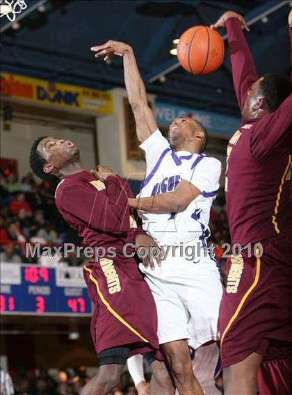Thumbnail 3 in New Rochelle vs. Mt. Vernon (Section 1 Class AA Semifinal) photogallery.