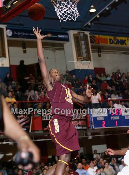 Thumbnail 2 in New Rochelle vs. Mt. Vernon (Section 1 Class AA Semifinal) photogallery.