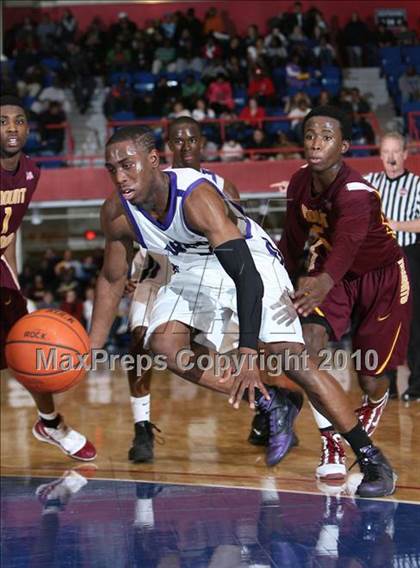 Thumbnail 3 in New Rochelle vs. Mt. Vernon (Section 1 Class AA Semifinal) photogallery.