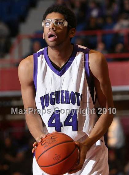 Thumbnail 1 in New Rochelle vs. Mt. Vernon (Section 1 Class AA Semifinal) photogallery.
