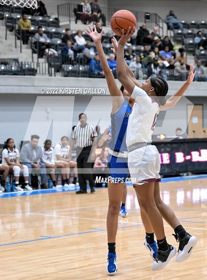 Thumbnail 2 in Mansfield Timberview vs. Brewer (UIL 5A Area Playoff) photogallery.