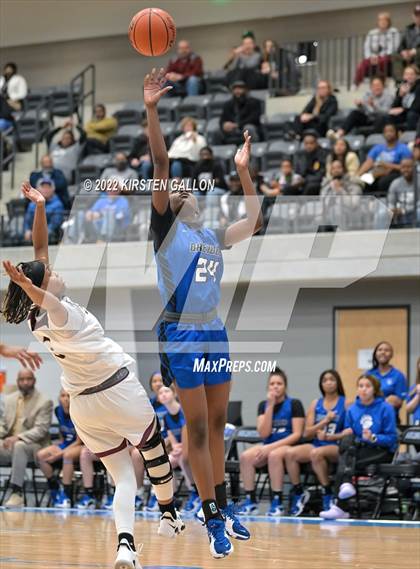 Thumbnail 3 in Mansfield Timberview vs. Brewer (UIL 5A Area Playoff) photogallery.