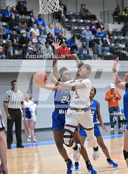 Thumbnail 1 in Mansfield Timberview vs. Brewer (UIL 5A Area Playoff) photogallery.