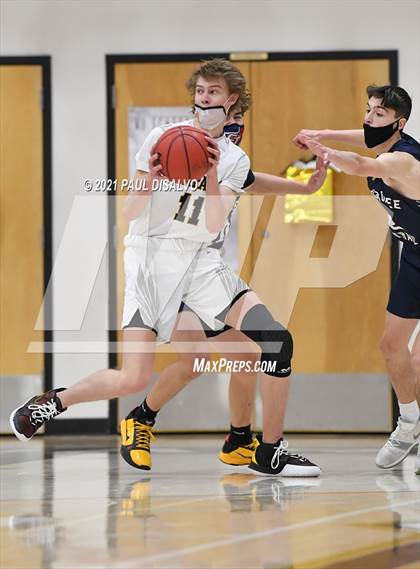 Thumbnail 3 in Cherokee Trail @ Arapahoe photogallery.