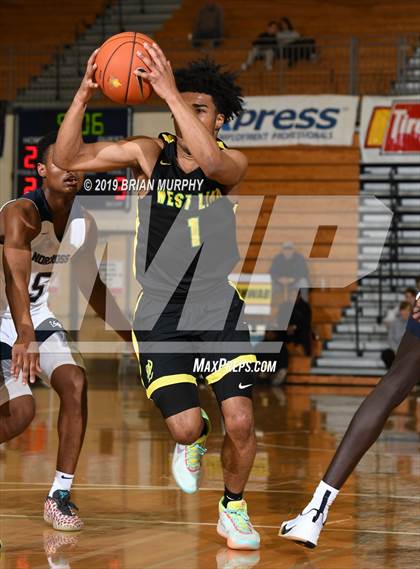 Thumbnail 1 in Norcross vs. West Linn (Les Schwab Invitational) photogallery.