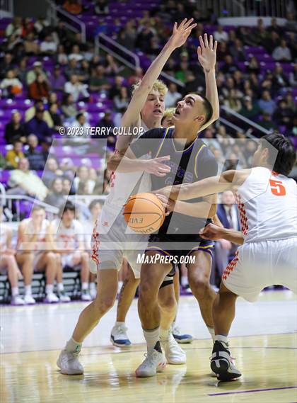 Thumbnail 2 in Timpview vs. Orem (UHSAA 5A Semifinal) photogallery.