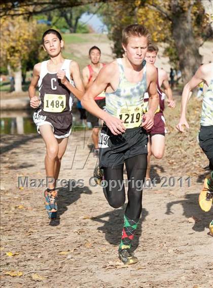 Thumbnail 3 in CIF State Cross Country Championships (Boys Division IV) photogallery.