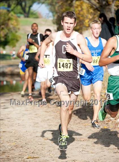Thumbnail 1 in CIF State Cross Country Championships (Boys Division IV) photogallery.