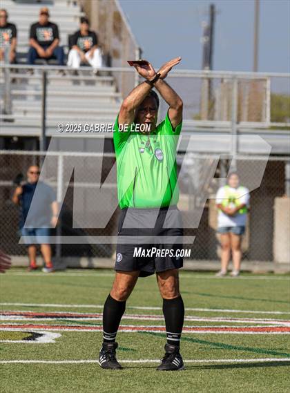 Thumbnail 1 in Smithson Valley vs. Harlingen South (UIL Regional IV 5A D1 Soccer Semifinals) photogallery.