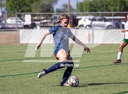 Thumbnail 3 in Smithson Valley vs. Harlingen South (UIL Regional IV 5A D1 Soccer Semifinals) photogallery.
