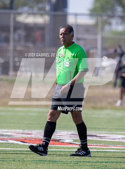 Thumbnail 2 in Smithson Valley vs. Harlingen South (UIL Regional IV 5A D1 Soccer Semifinals) photogallery.